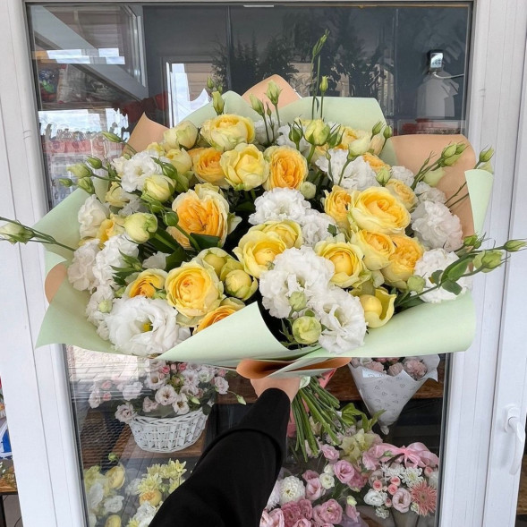 Букет из кустовых роз и эустом «Солнечное утро»  в Алуште