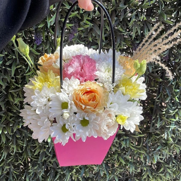 Композиция в коробке «Весеннее пробуждение»  в Алуште