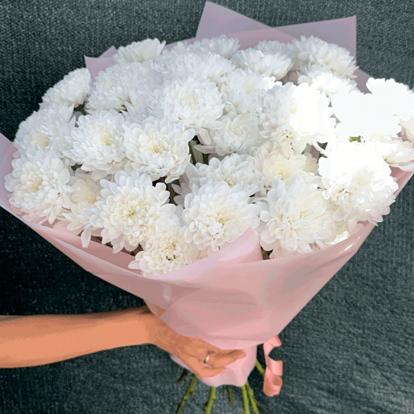 Букет 11 белых кустовых хризантем в Алуште