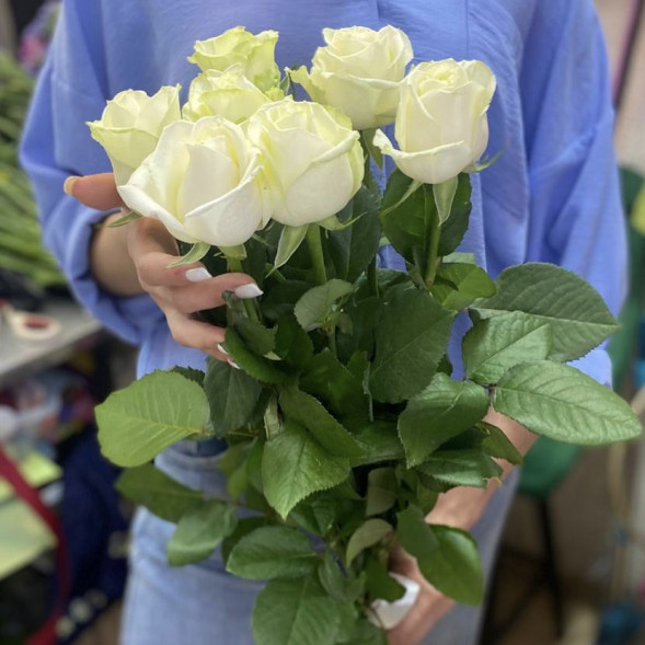 Букет 7 белых роз в Алуште