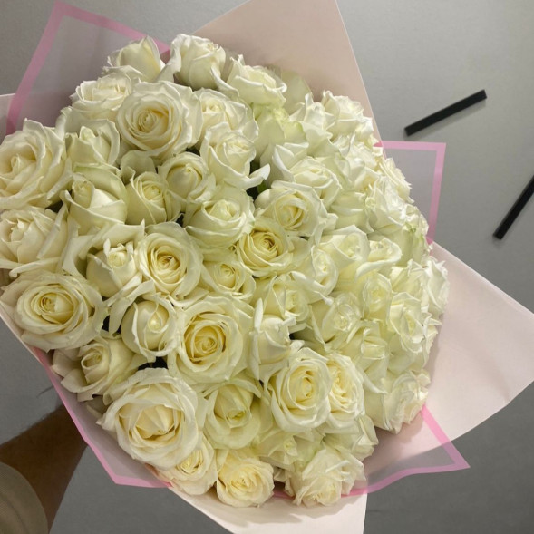 75 белых роз  в Алуште