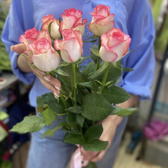 Букет 7 розовых роз в Алуште