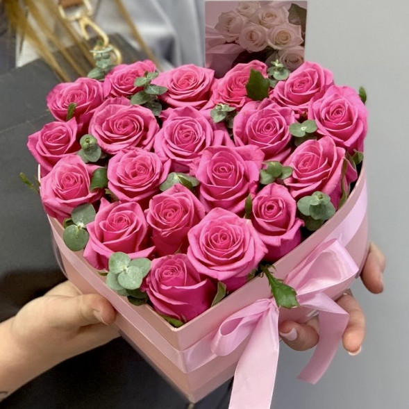 Розы в коробке «Сердце» в Алуште