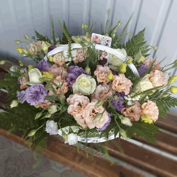 Композиция в корзине &quot;Симфония&quot; в Алуште