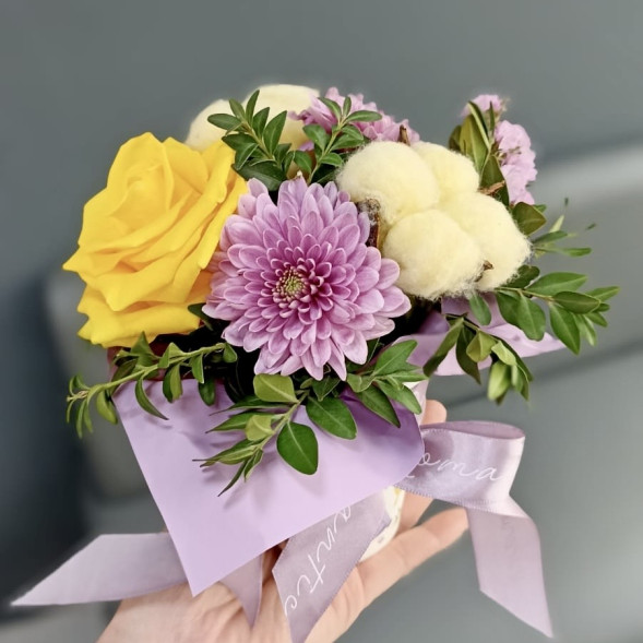 Цветы в стаканчике в Алуште