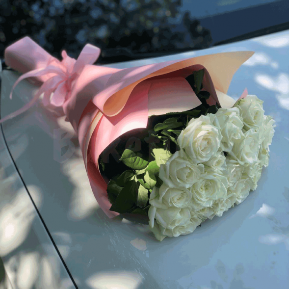 15 белых роз, лента в Алуште