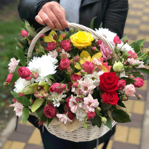 Композиция в корзине &quot;Искра счастья&quot; в Алуште