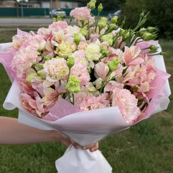 Букет из альстромерий и эустом Зефирное настроение в Алуште