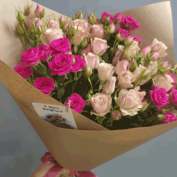 Букет 7 нежных кустовых роз микс в Алуште