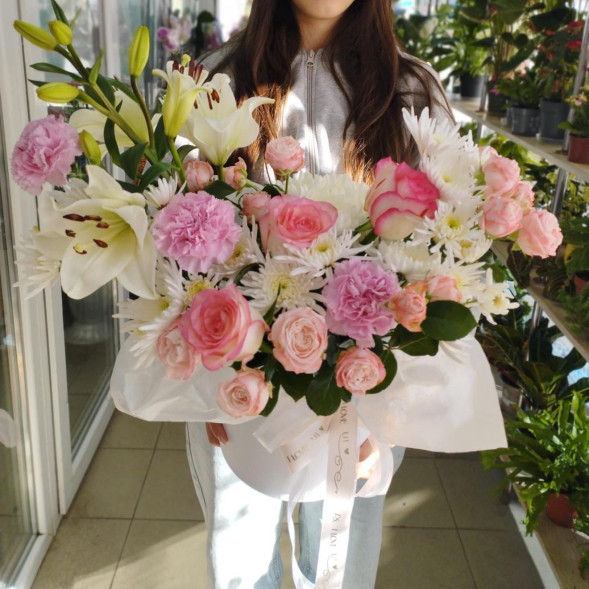 Композиция в коробке «Белый вальс»  в Алуште