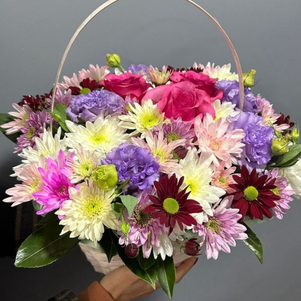 Композиция в корзине «Палитра нежности» в Алуште